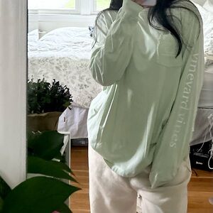 ❌SOLD❌ VINEYARD VINES - Vintage Whale Long Sleeve Pocket Tee